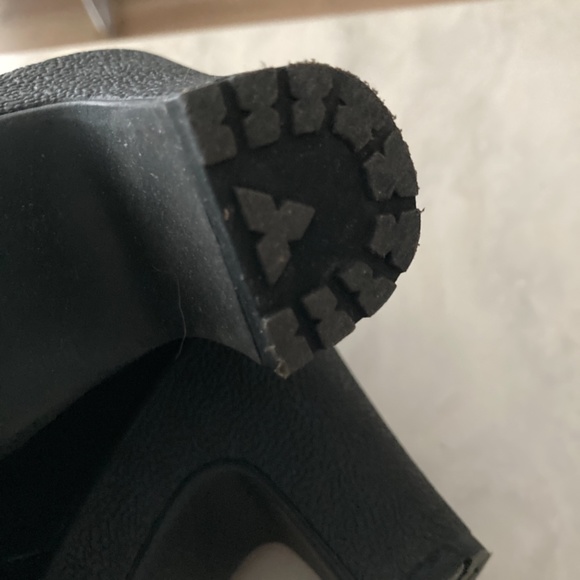 Aerosoles Ruffalo Wing Lace-Up Heeled Suede Ankle Bootie - Picture 3 of 9